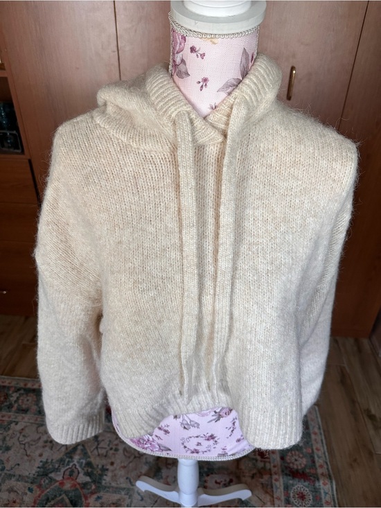 Zara Sweaters - Zara cropped Cream Knit Hoodie Sweater